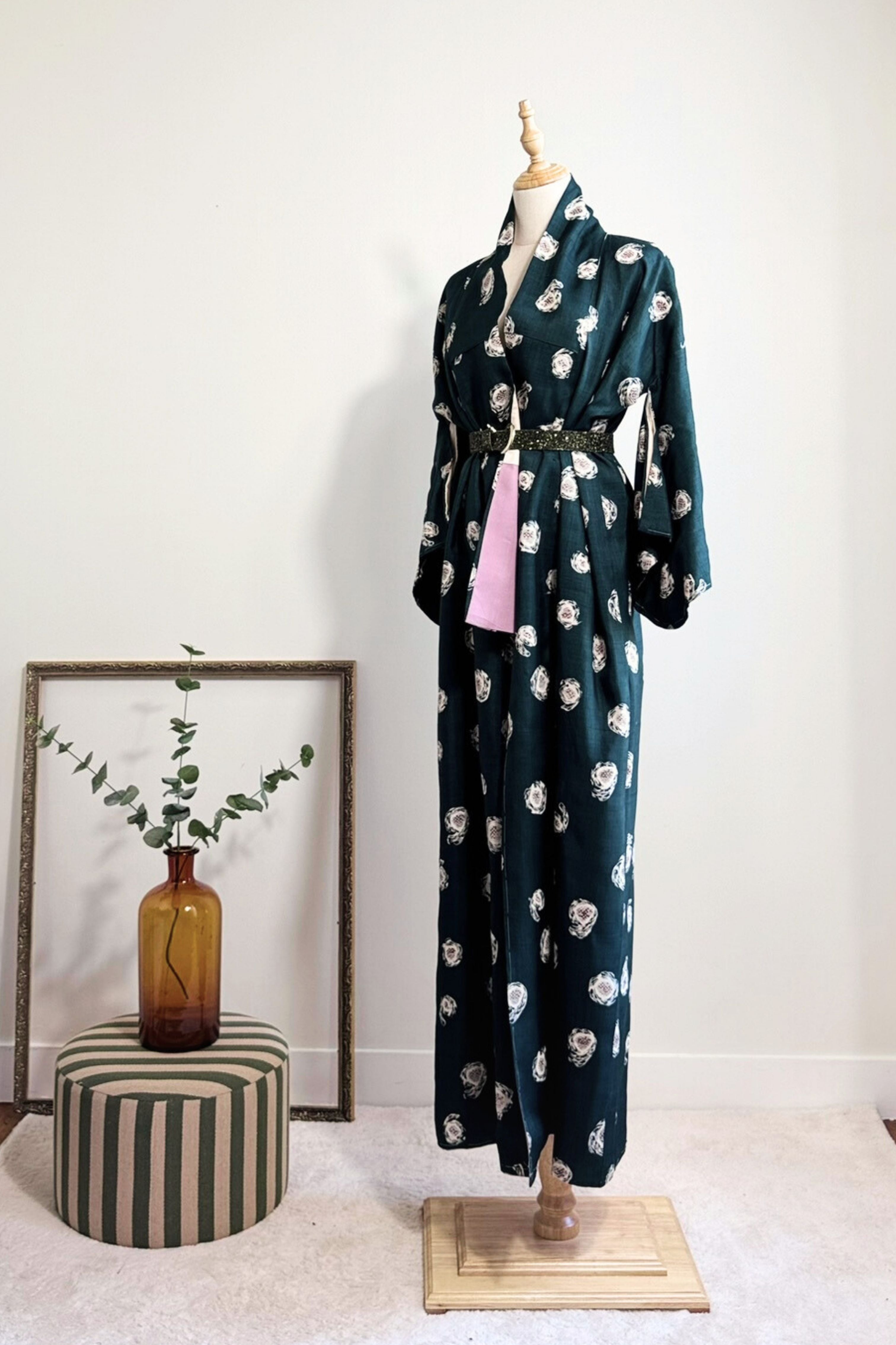 Kimono long en soie vert émeraude imprimé abstrait