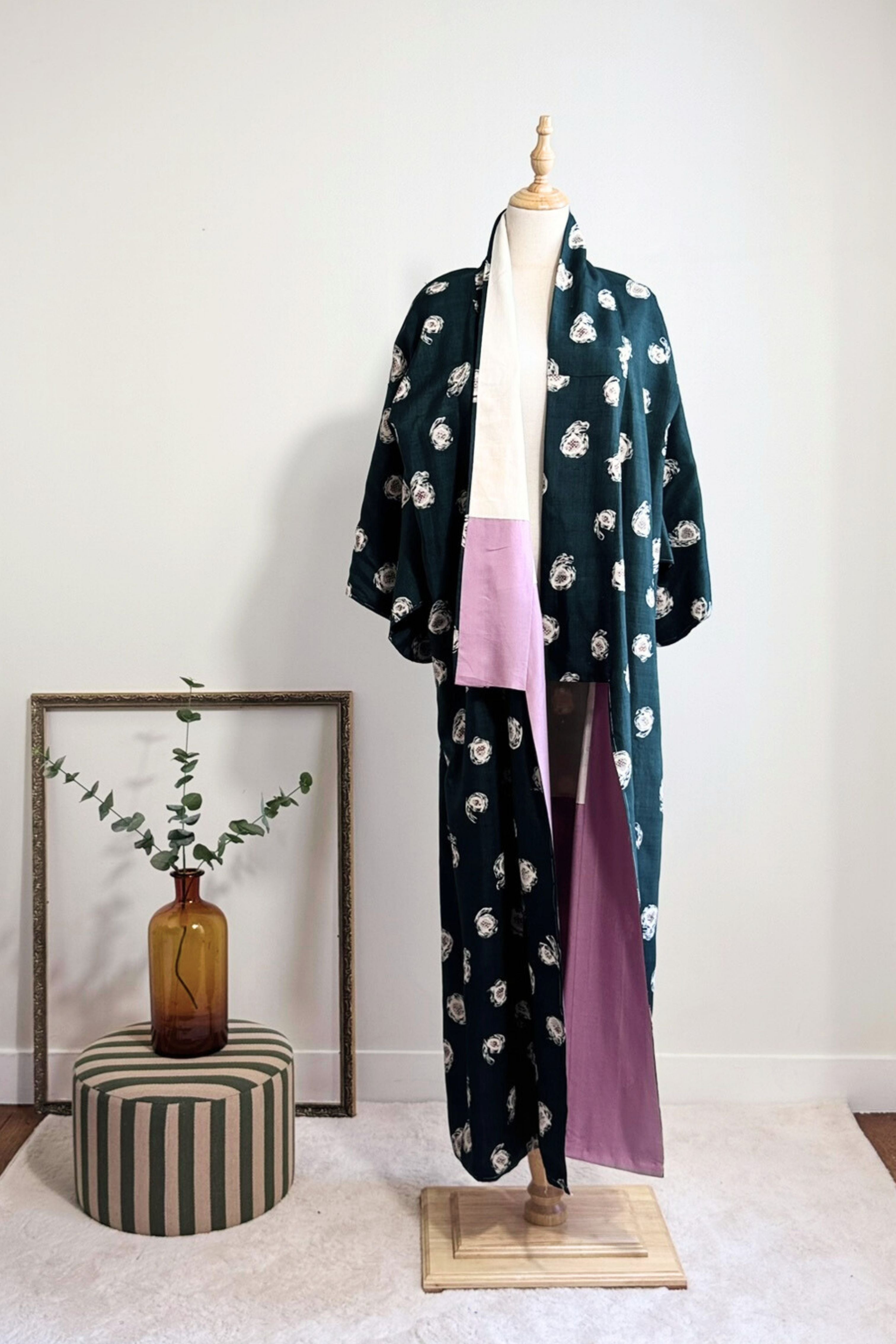Kimono long en soie vert émeraude imprimé abstrait