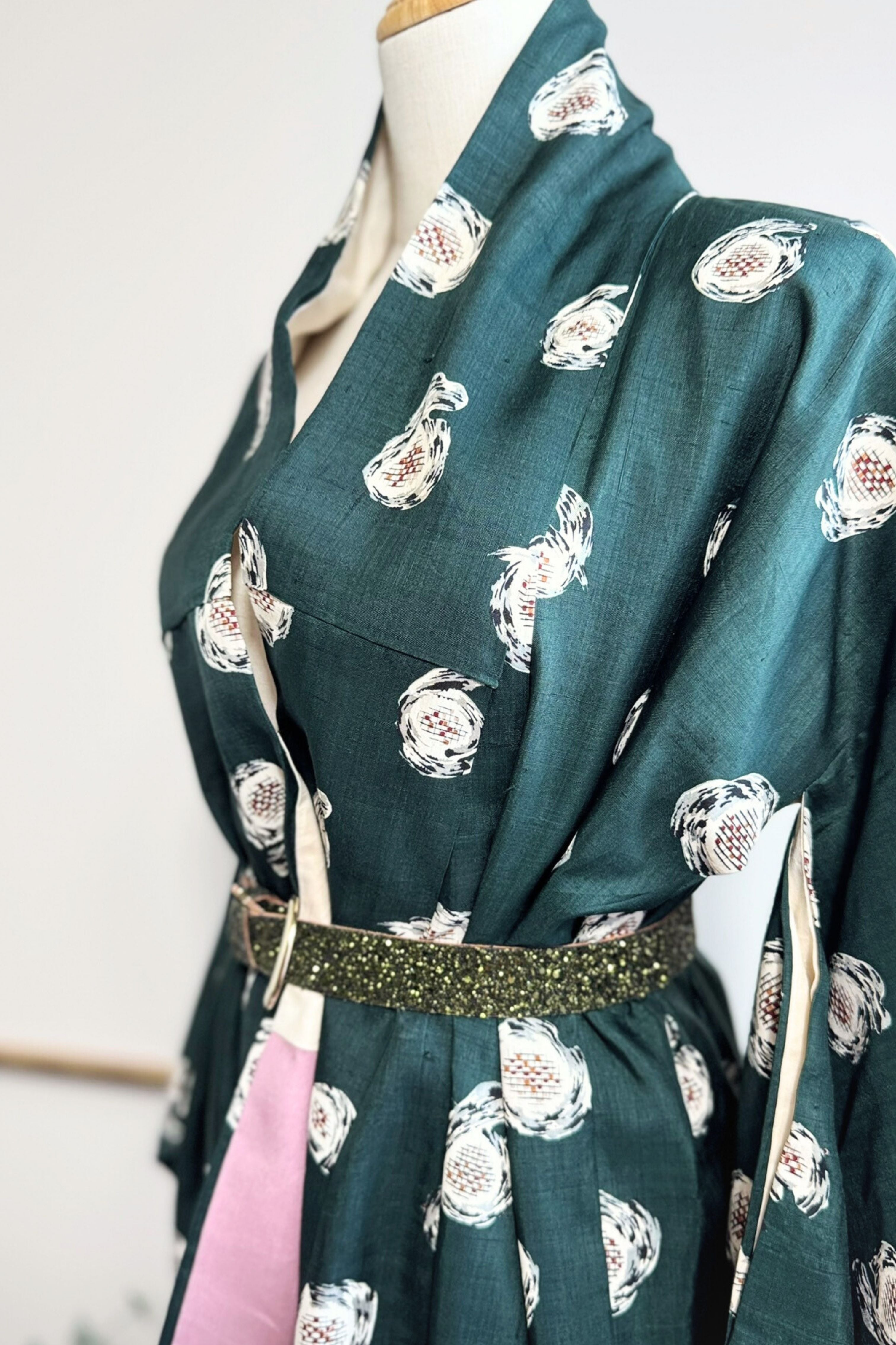 Kimono long en soie vert émeraude imprimé abstrait