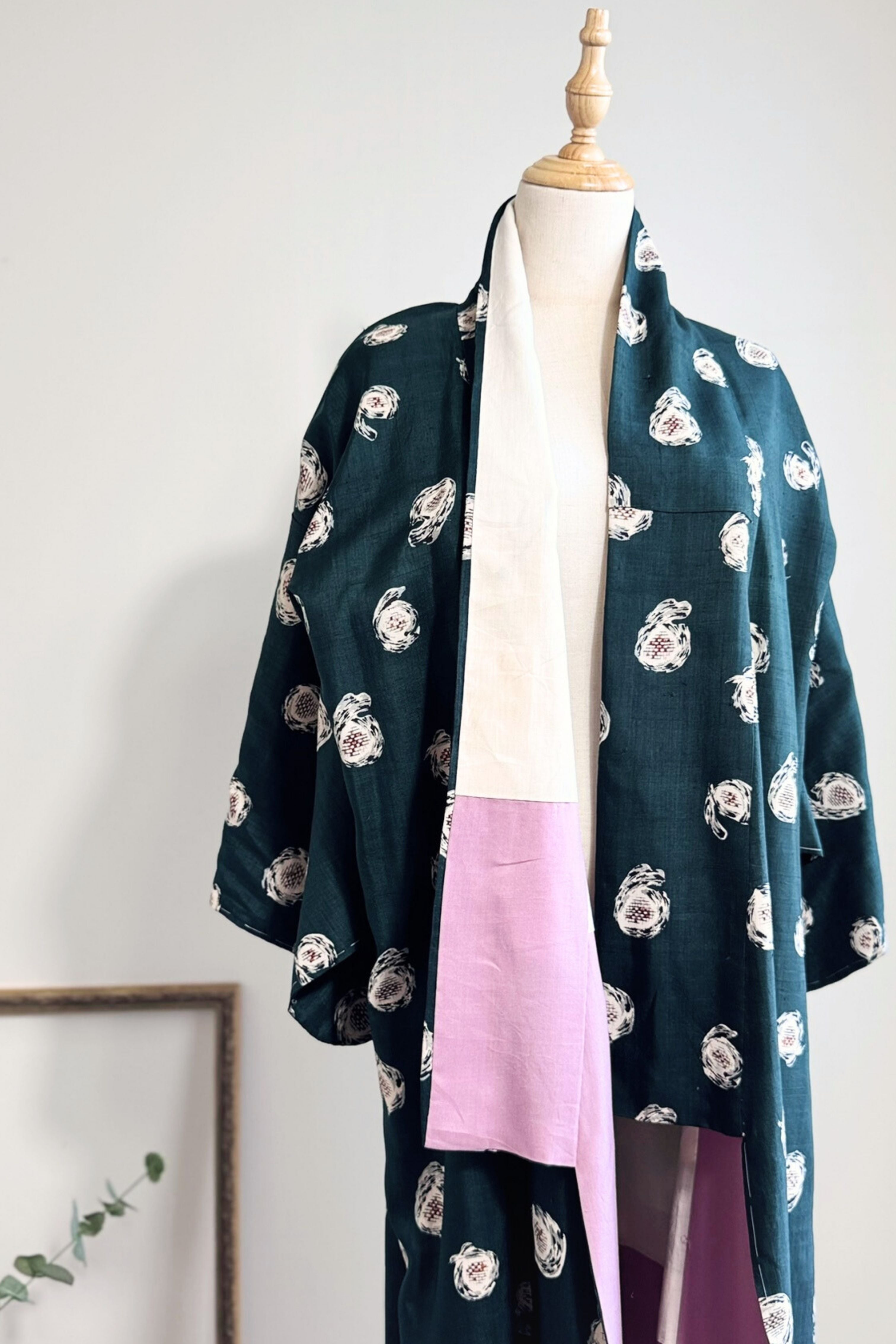 Kimono long en soie vert émeraude imprimé abstrait