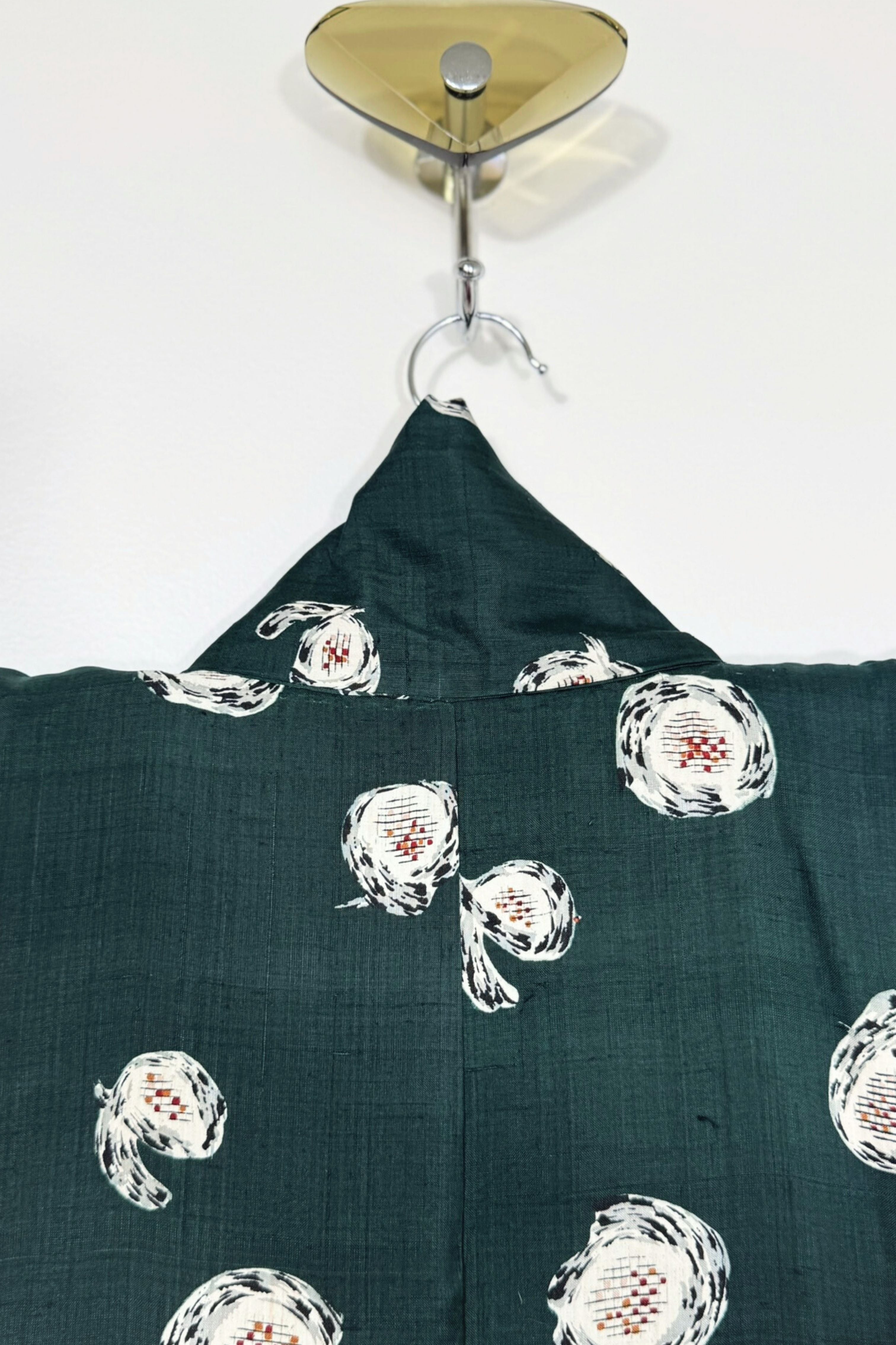 Kimono long en soie vert émeraude imprimé abstrait