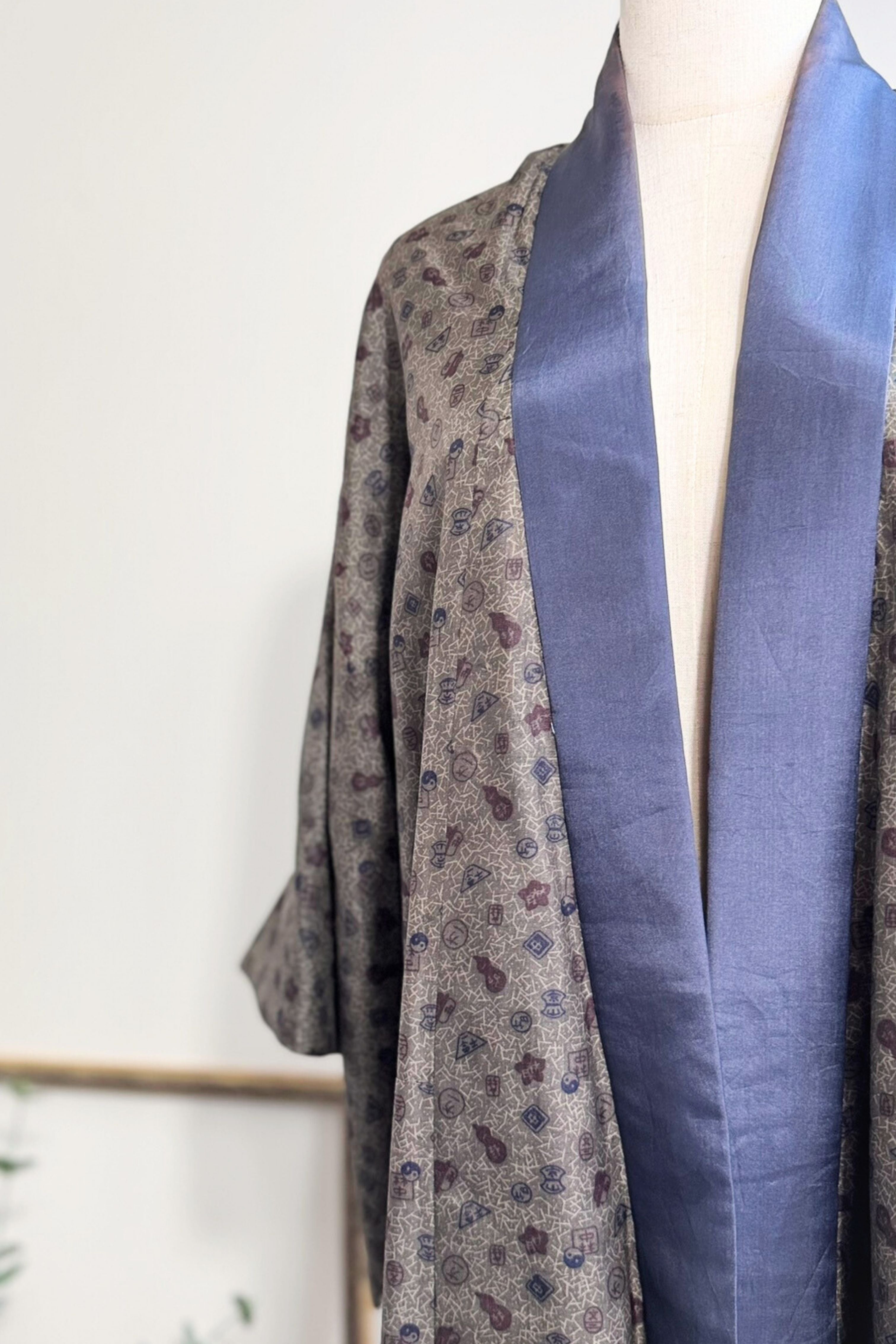 Kimono long en soie à motifs japonais