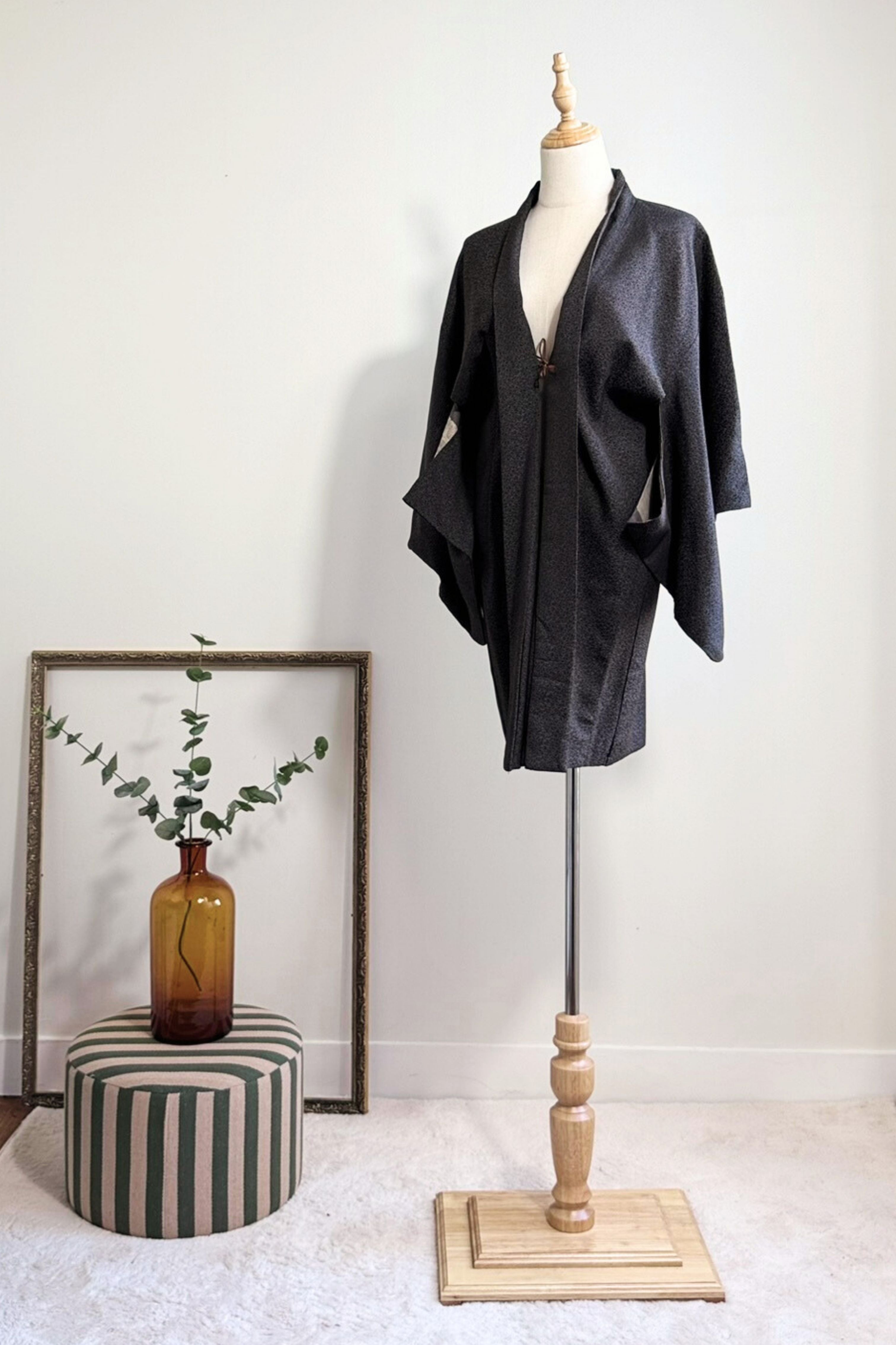 Kimono mi long en crêpe de soie gris
