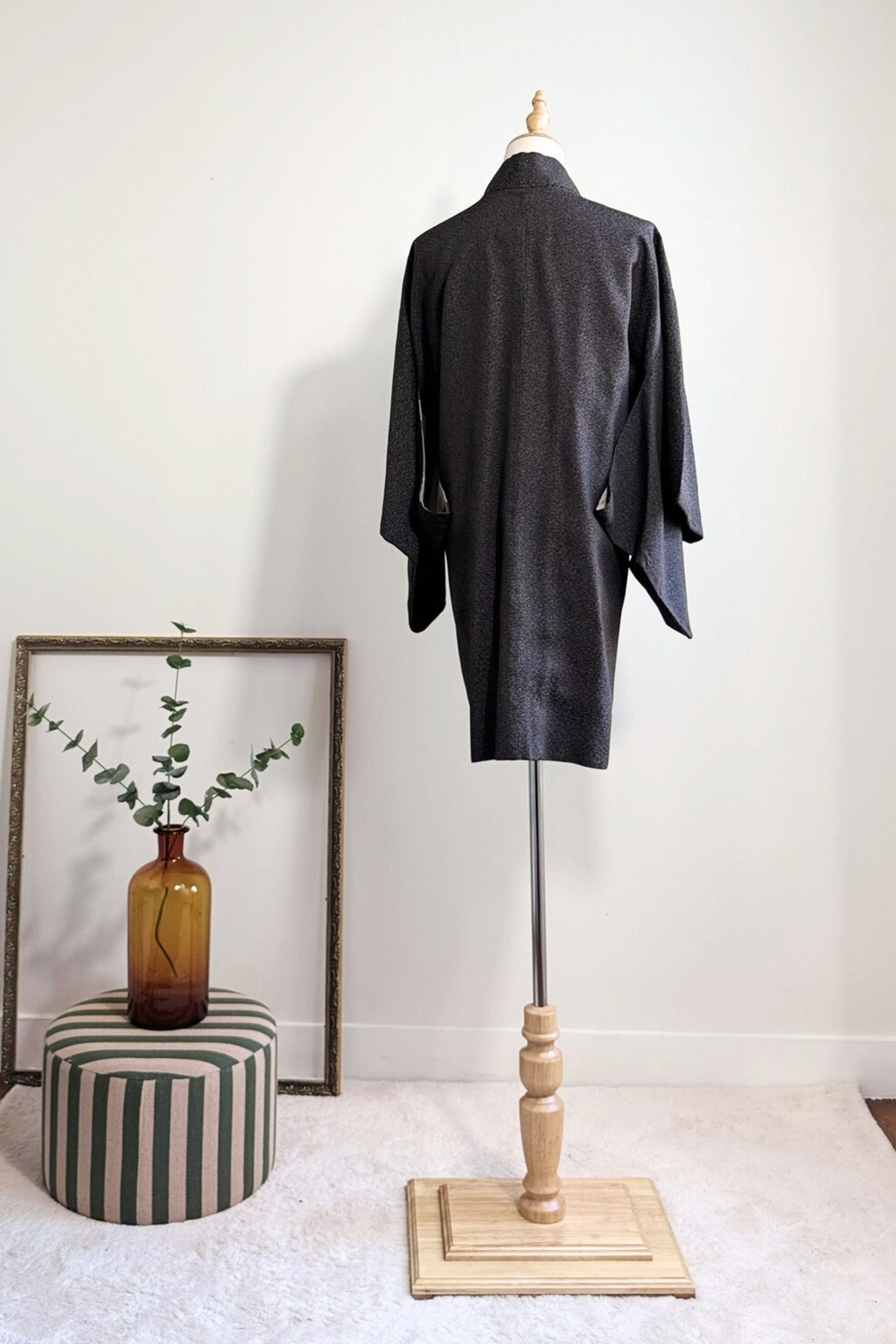 Kimono mi long en crêpe de soie gris