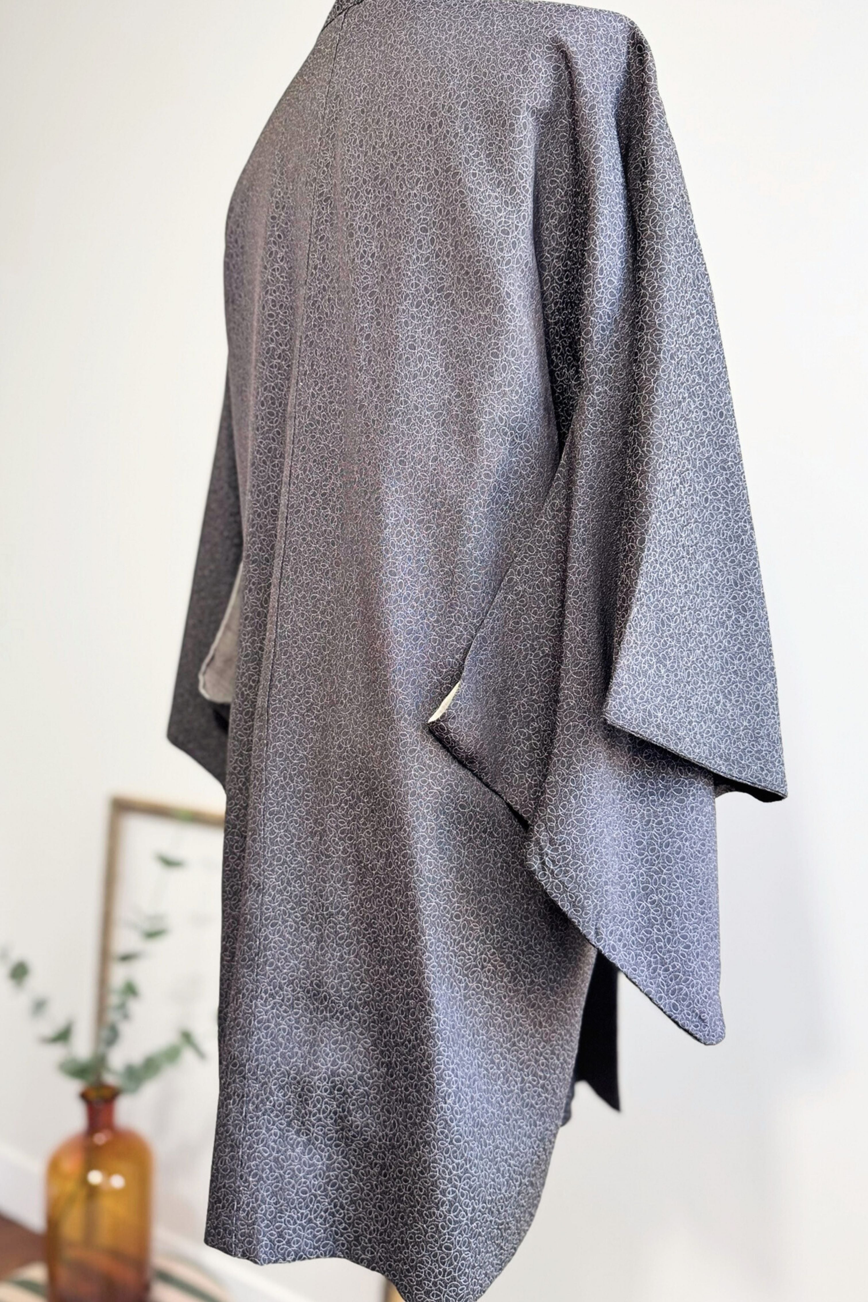 Kimono mi long en crêpe de soie gris