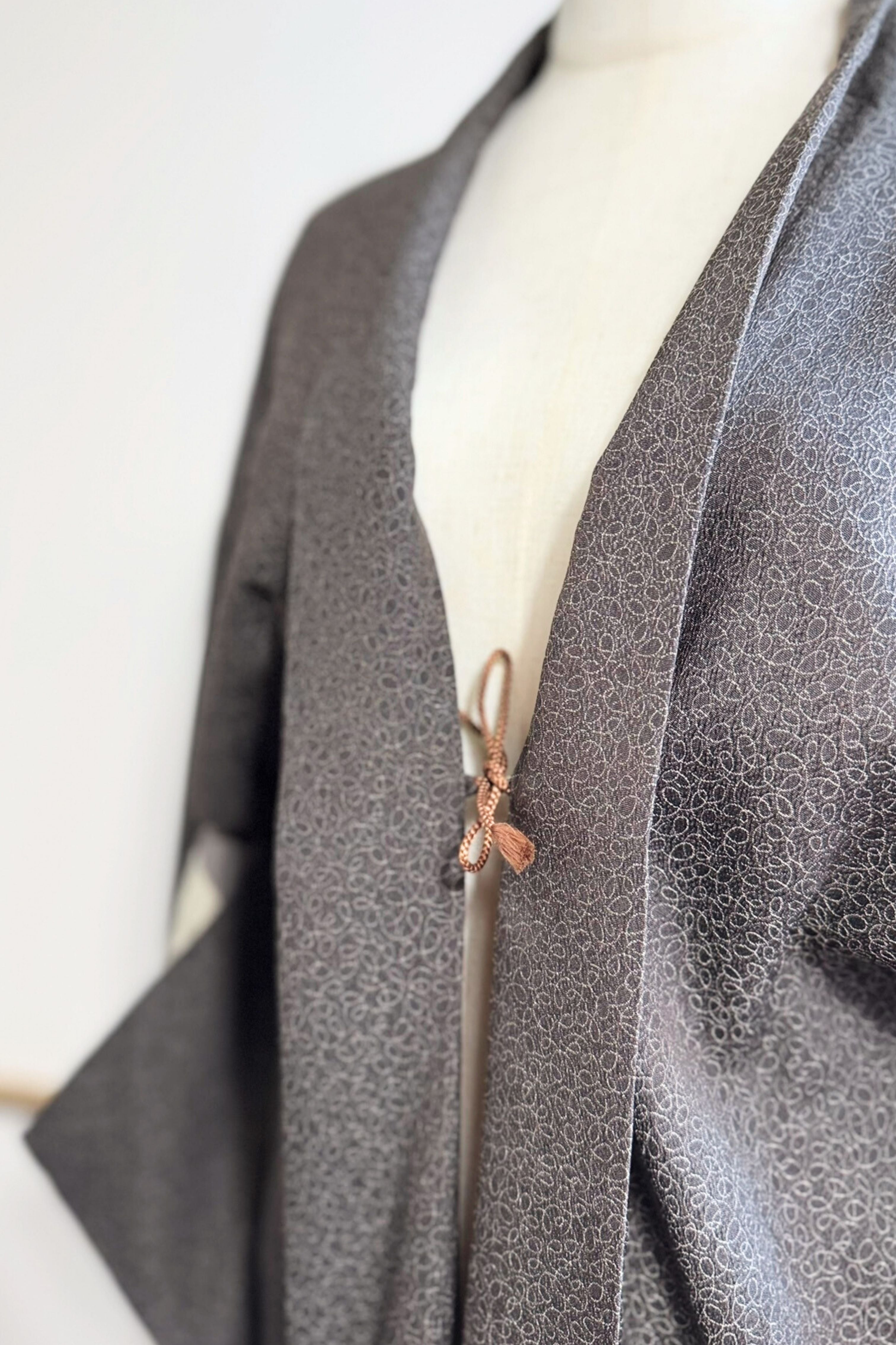 Kimono mi long en crêpe de soie gris