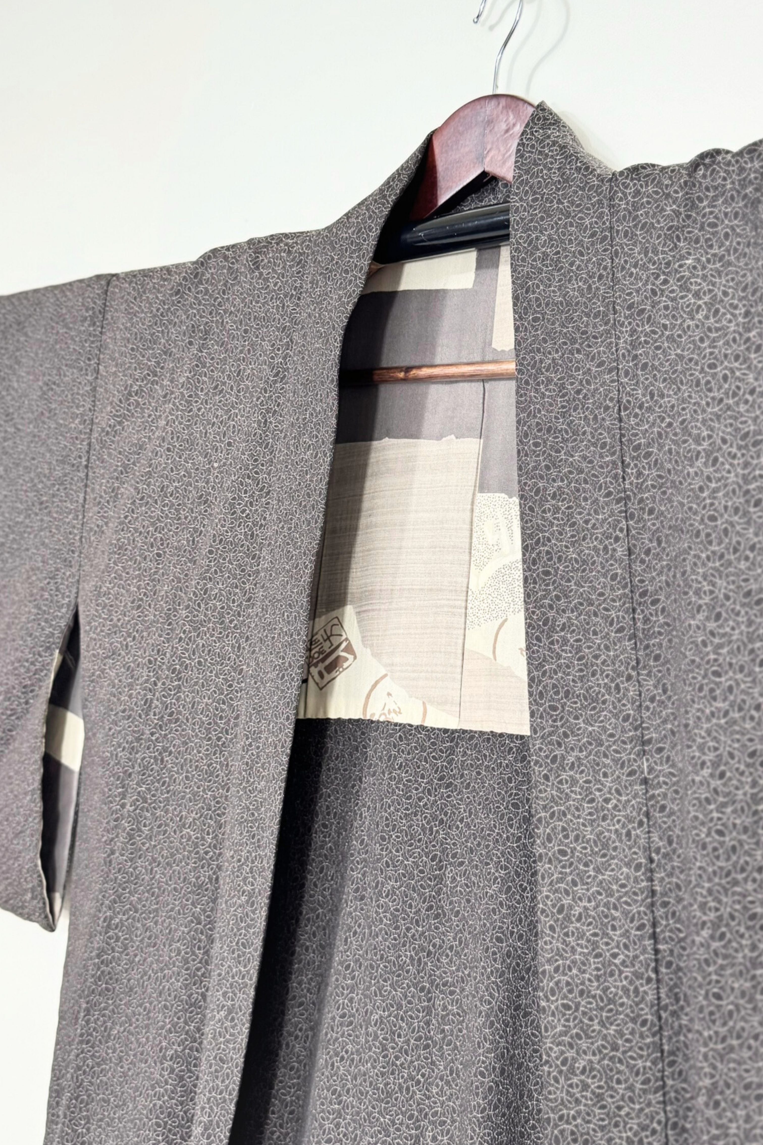 Kimono mi long en crêpe de soie gris