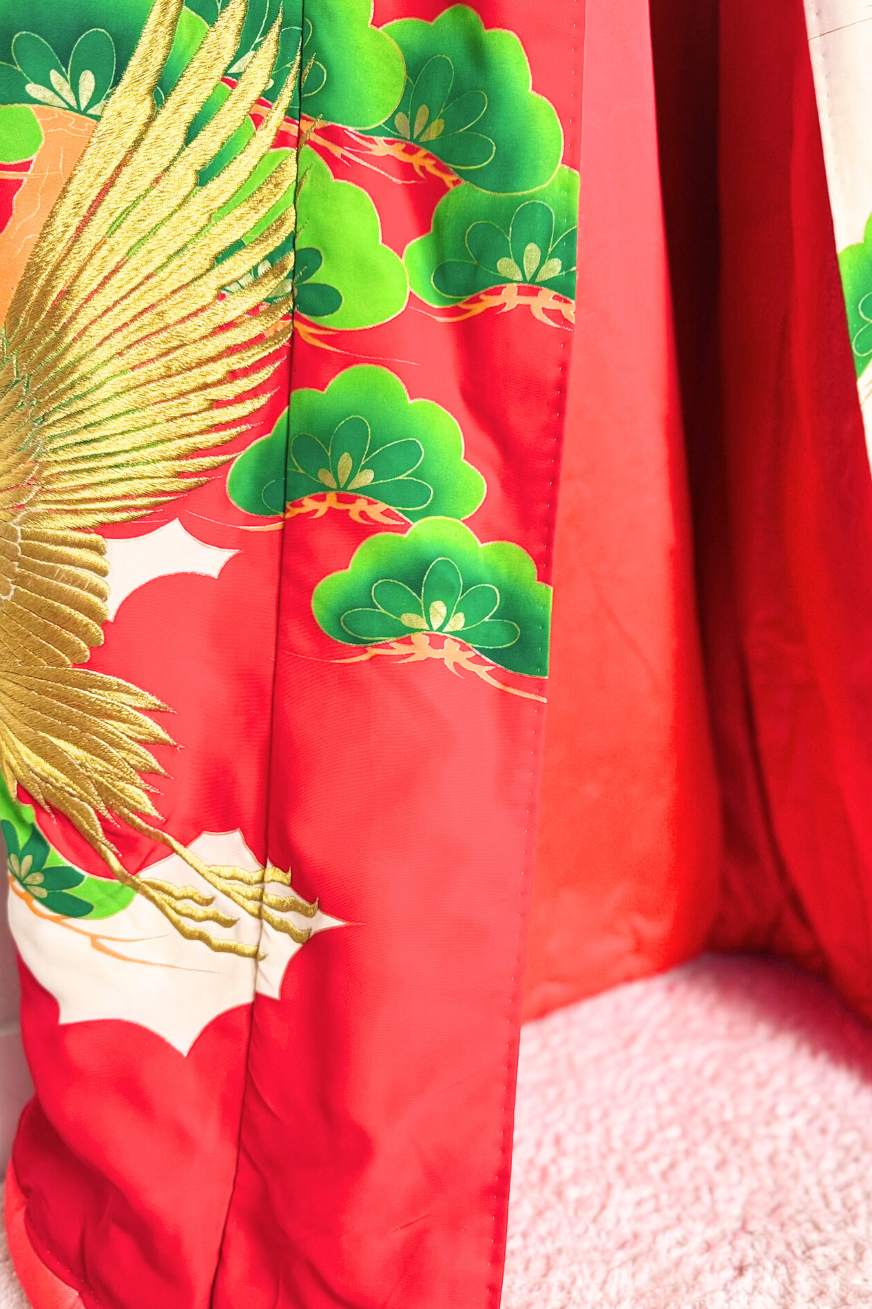 Kimono long de cérémonie en soie beige & rouge brodé d'or