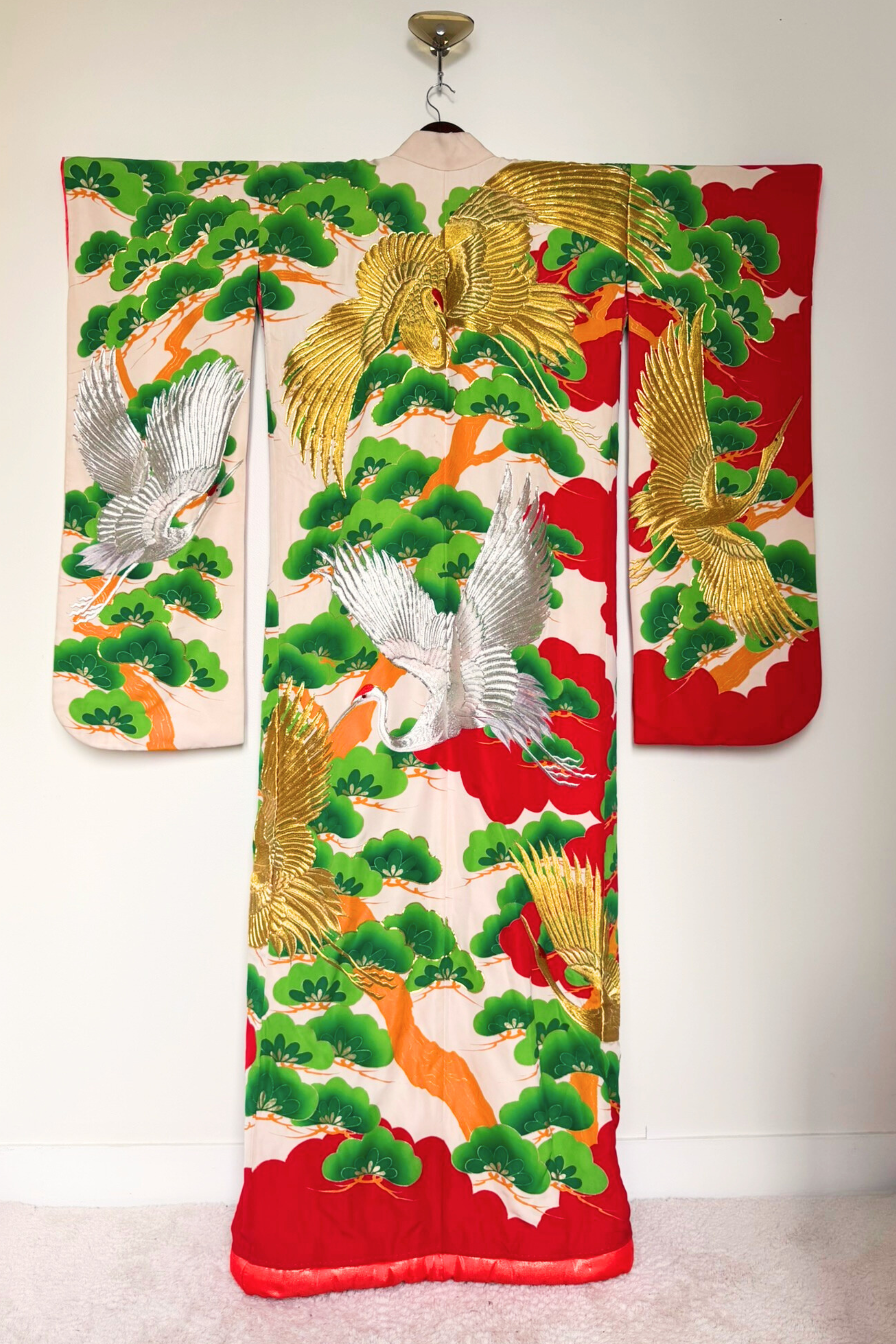 Kimono long de cérémonie en soie beige & rouge brodé d'or