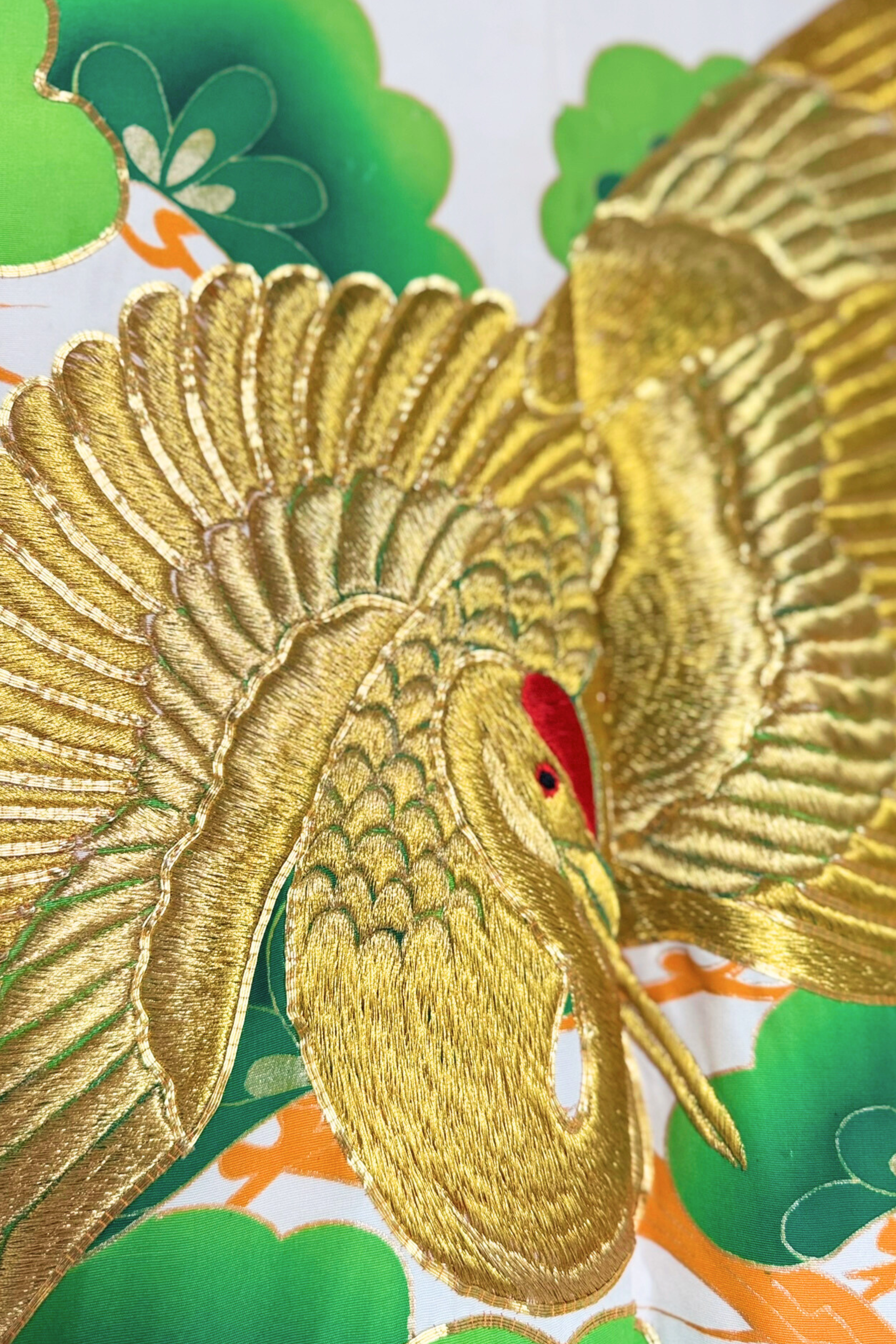 Kimono long de cérémonie en soie beige & rouge brodé d'or