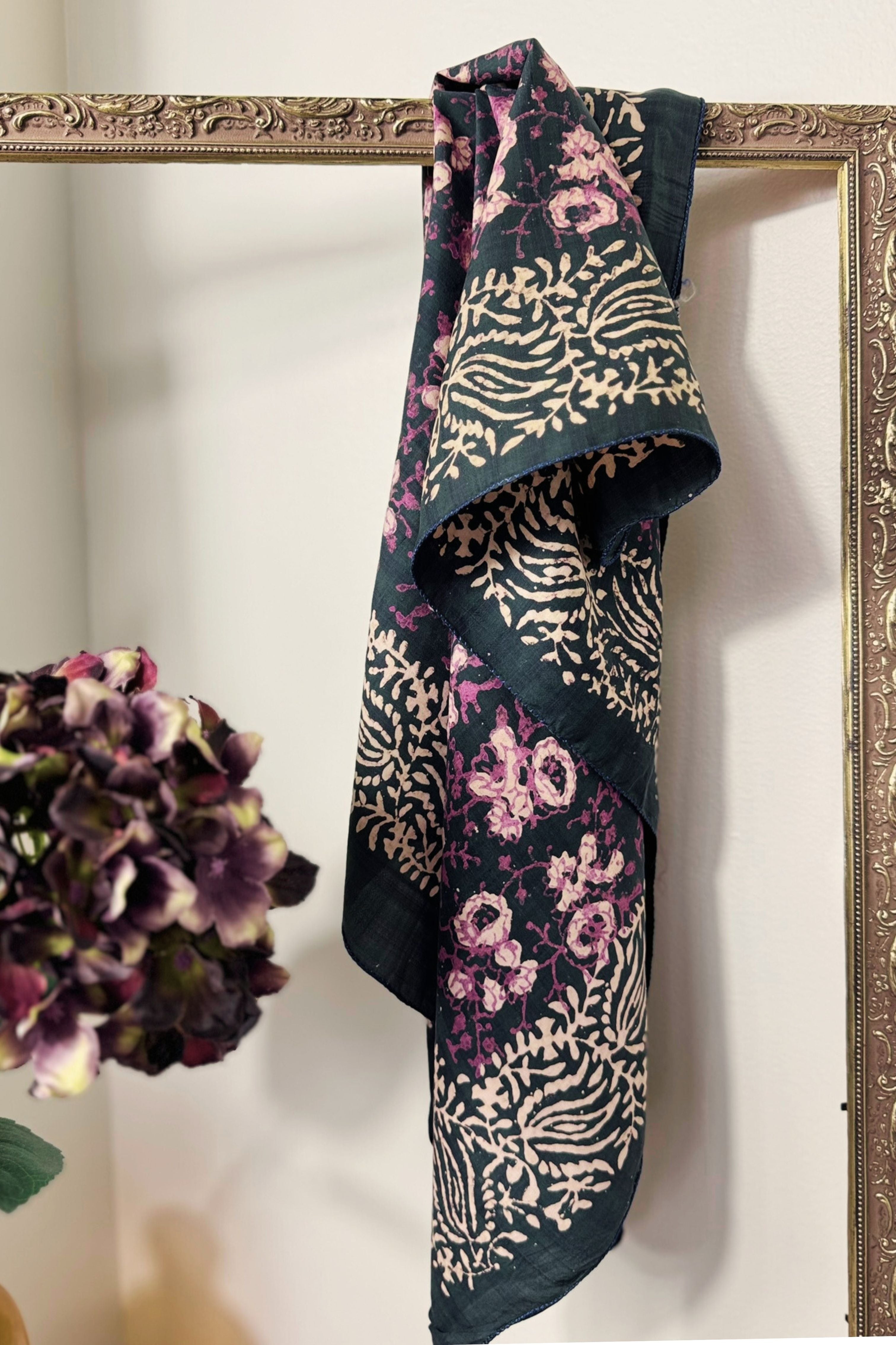 Foulard en soie imprimé corail vert foncé