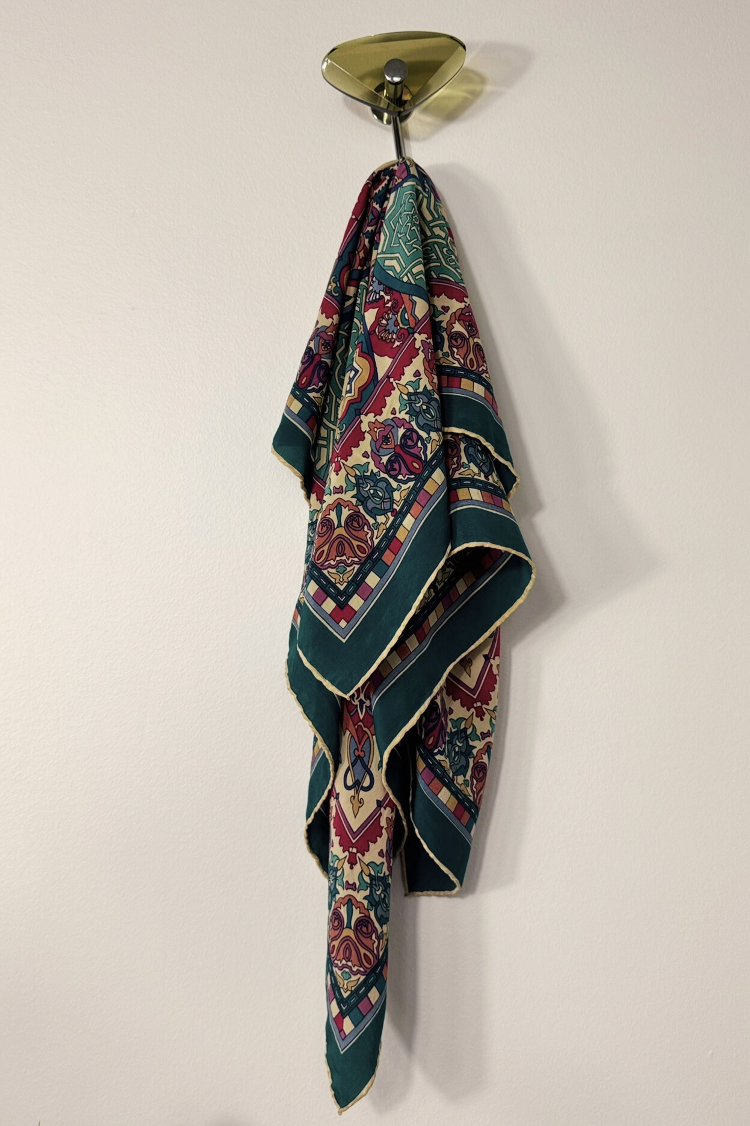 Foulard en soie imprimé géométrique vert