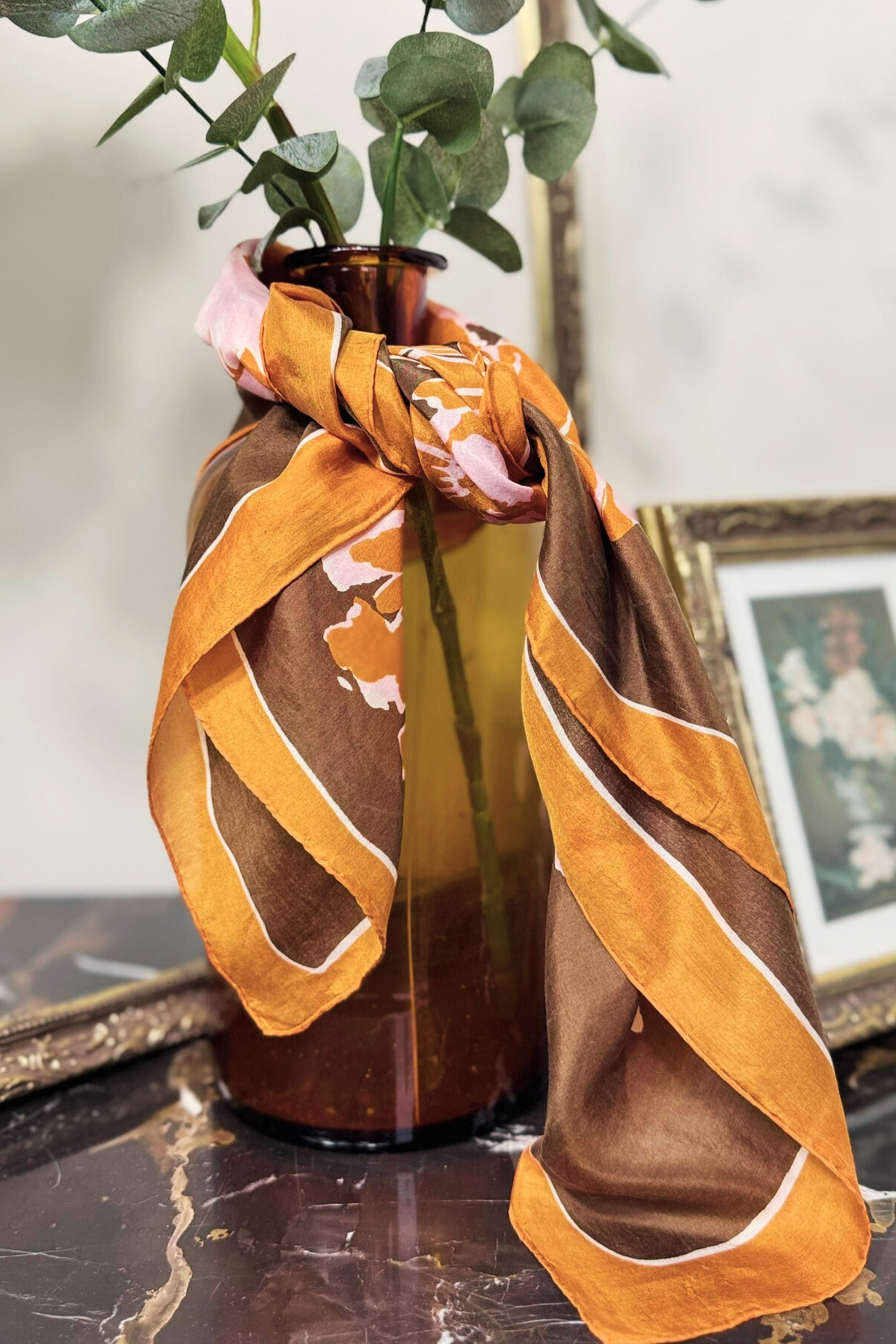 Foulard en soie imprimé pivoines orange