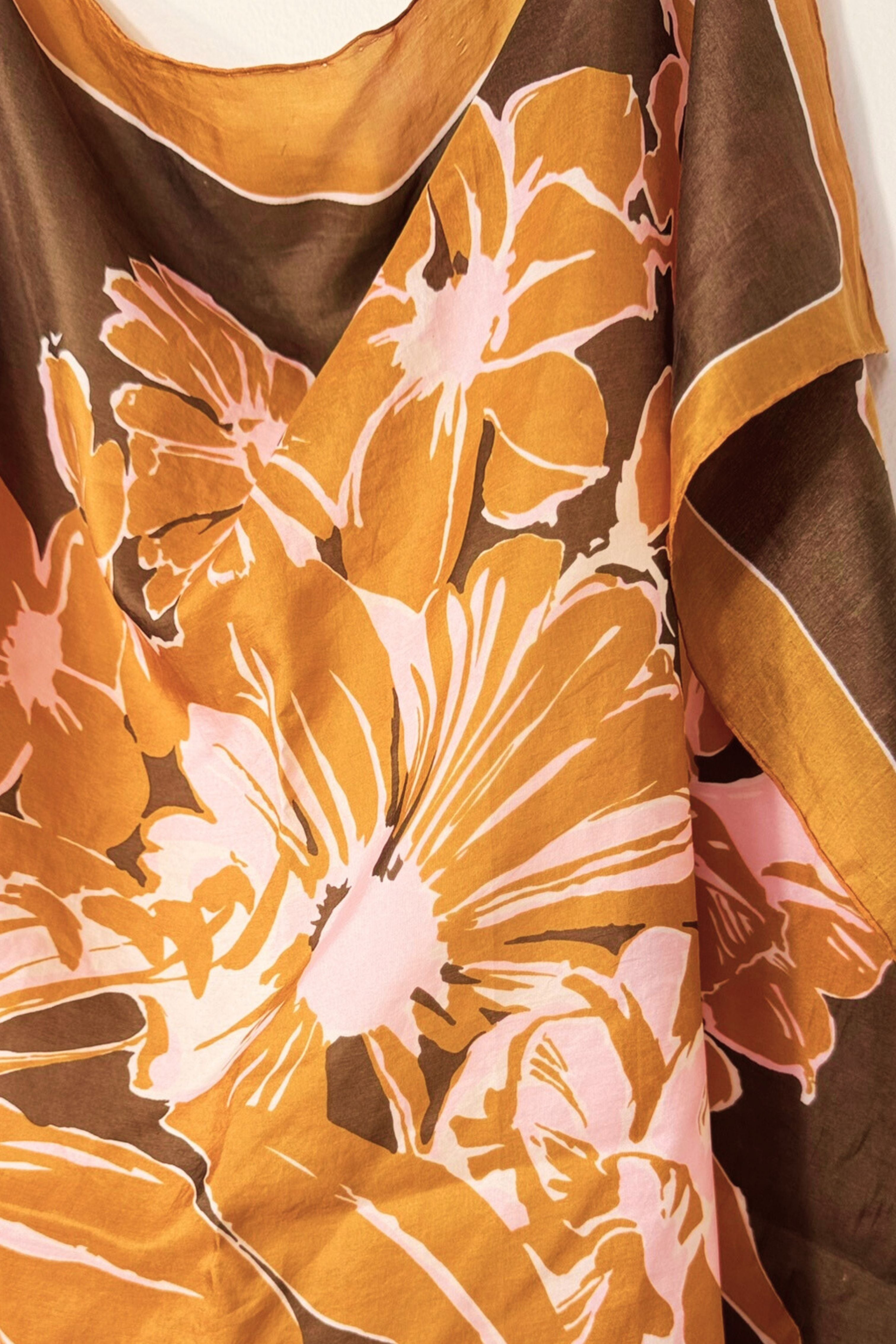 Foulard en soie imprimé pivoines orange