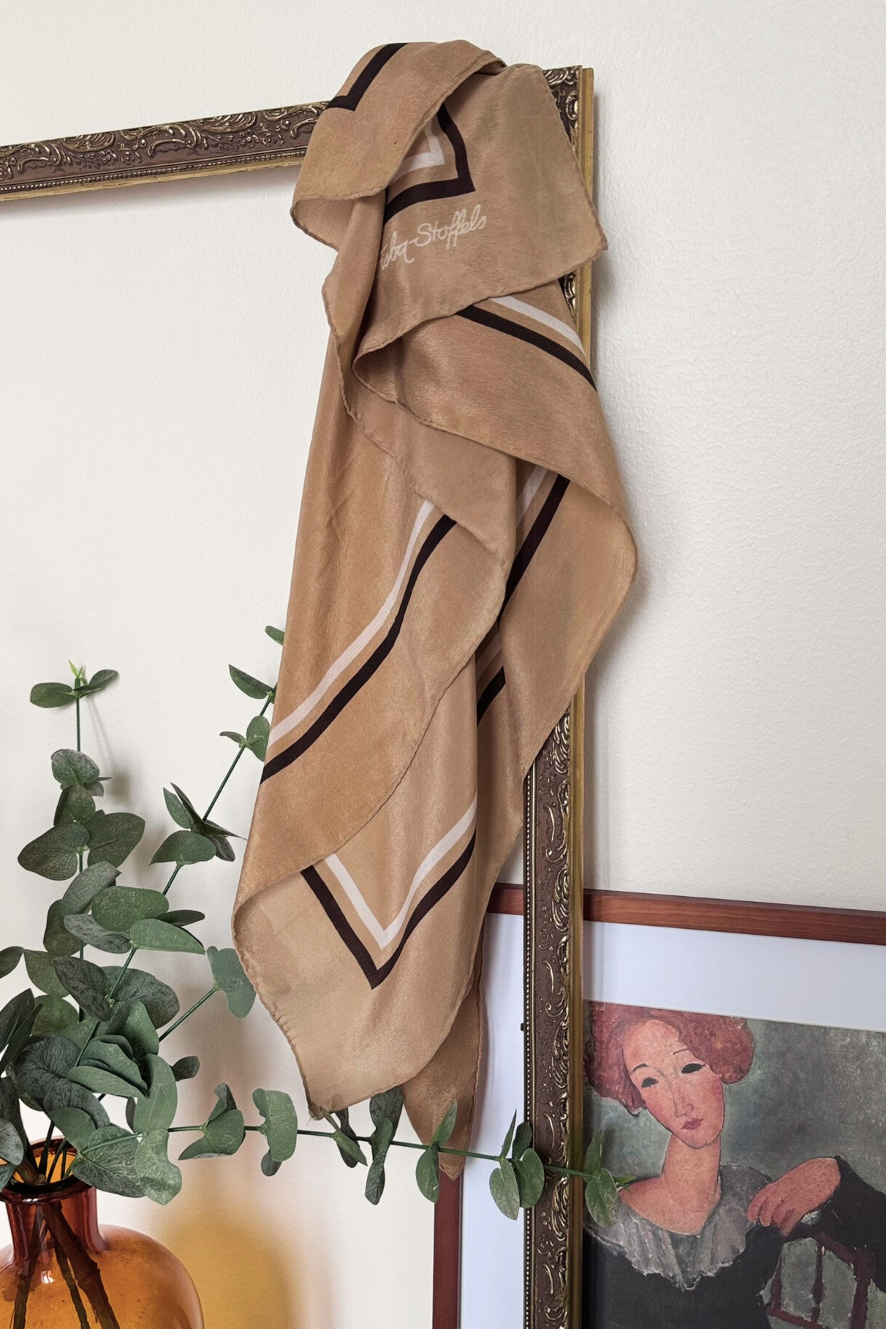 Foulard en soie à rayures camel