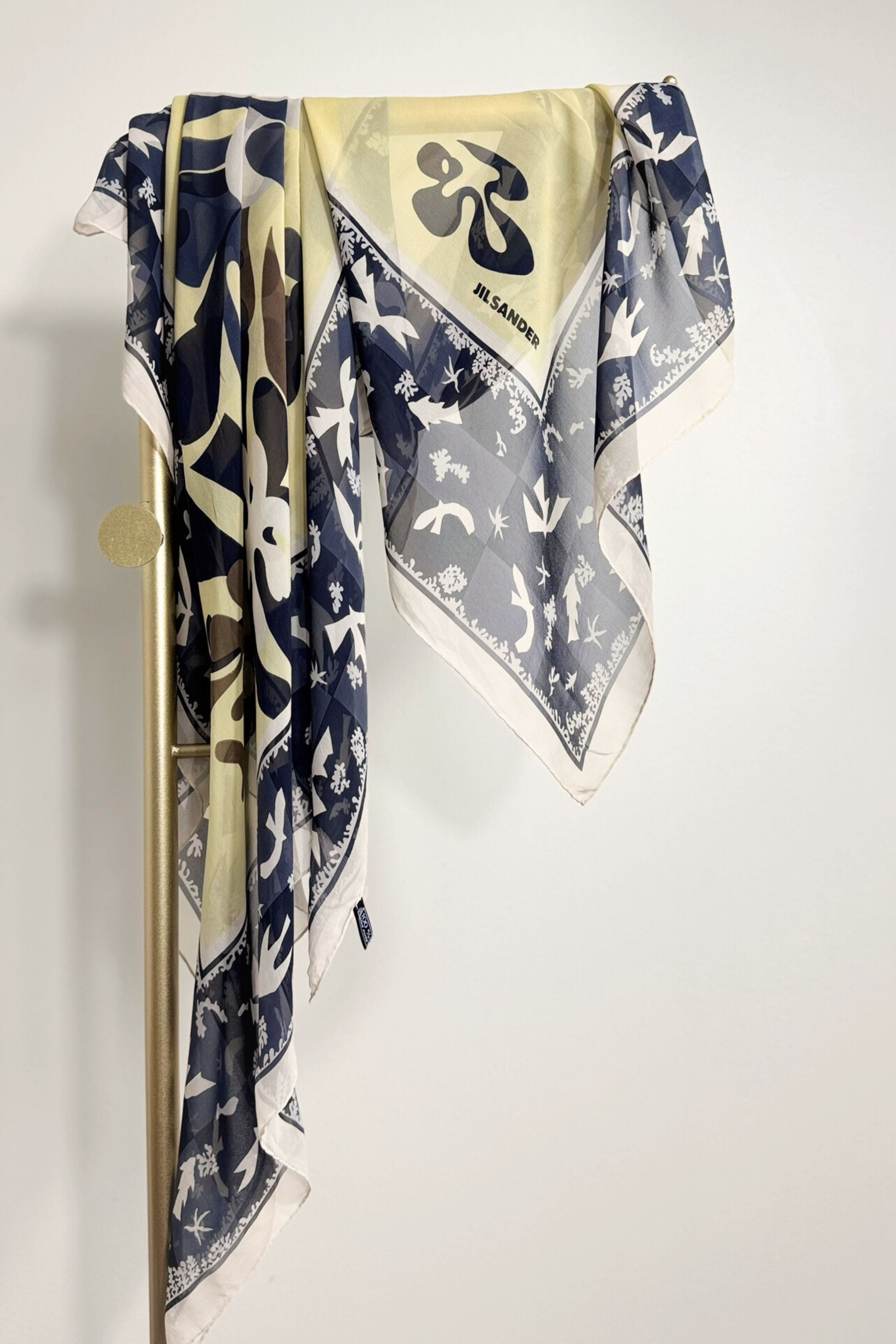 Foulard Jil Sander en soie à motifs colombe gris
