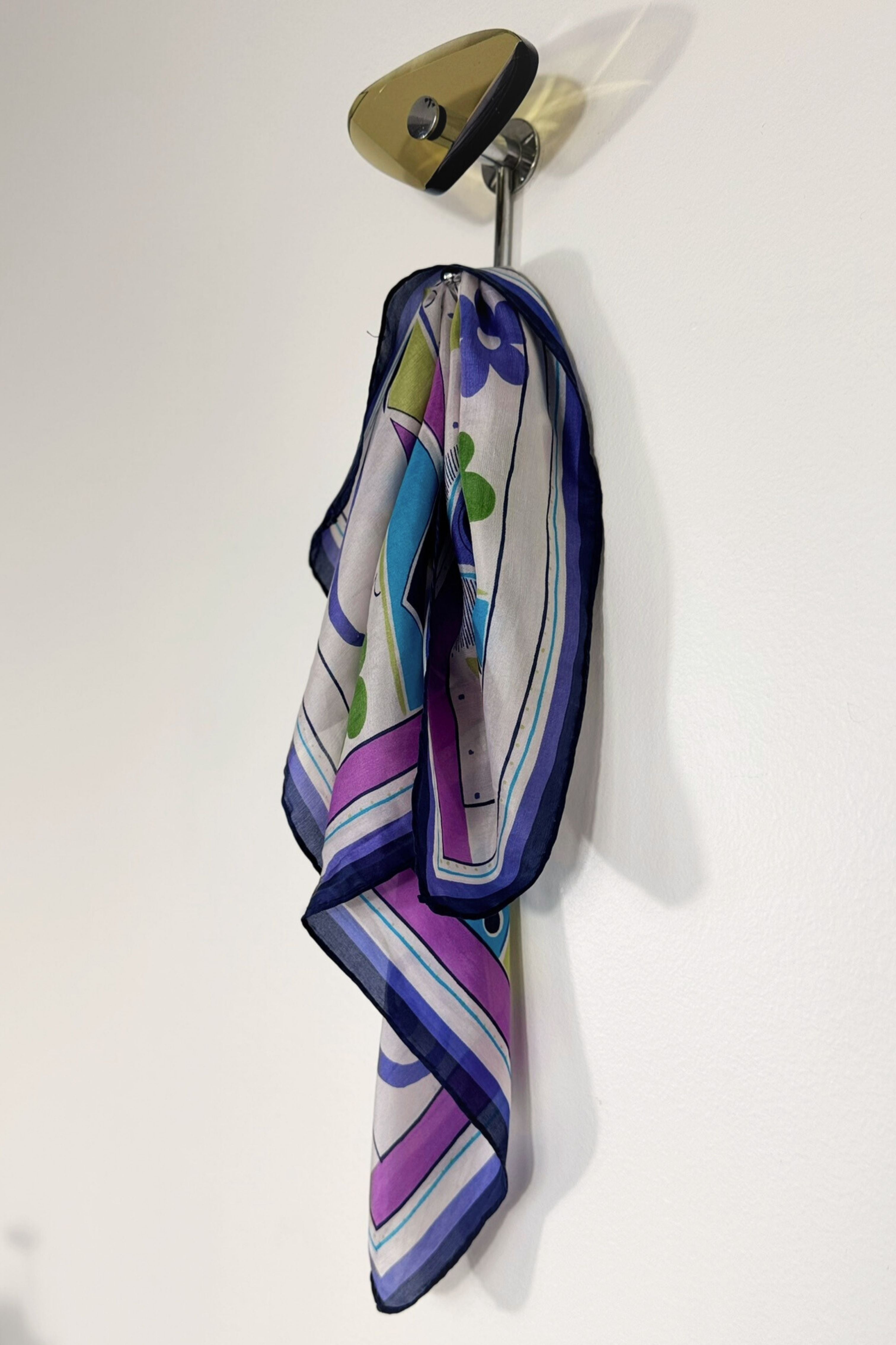 Foulard en soie à fleurs abstraites violet