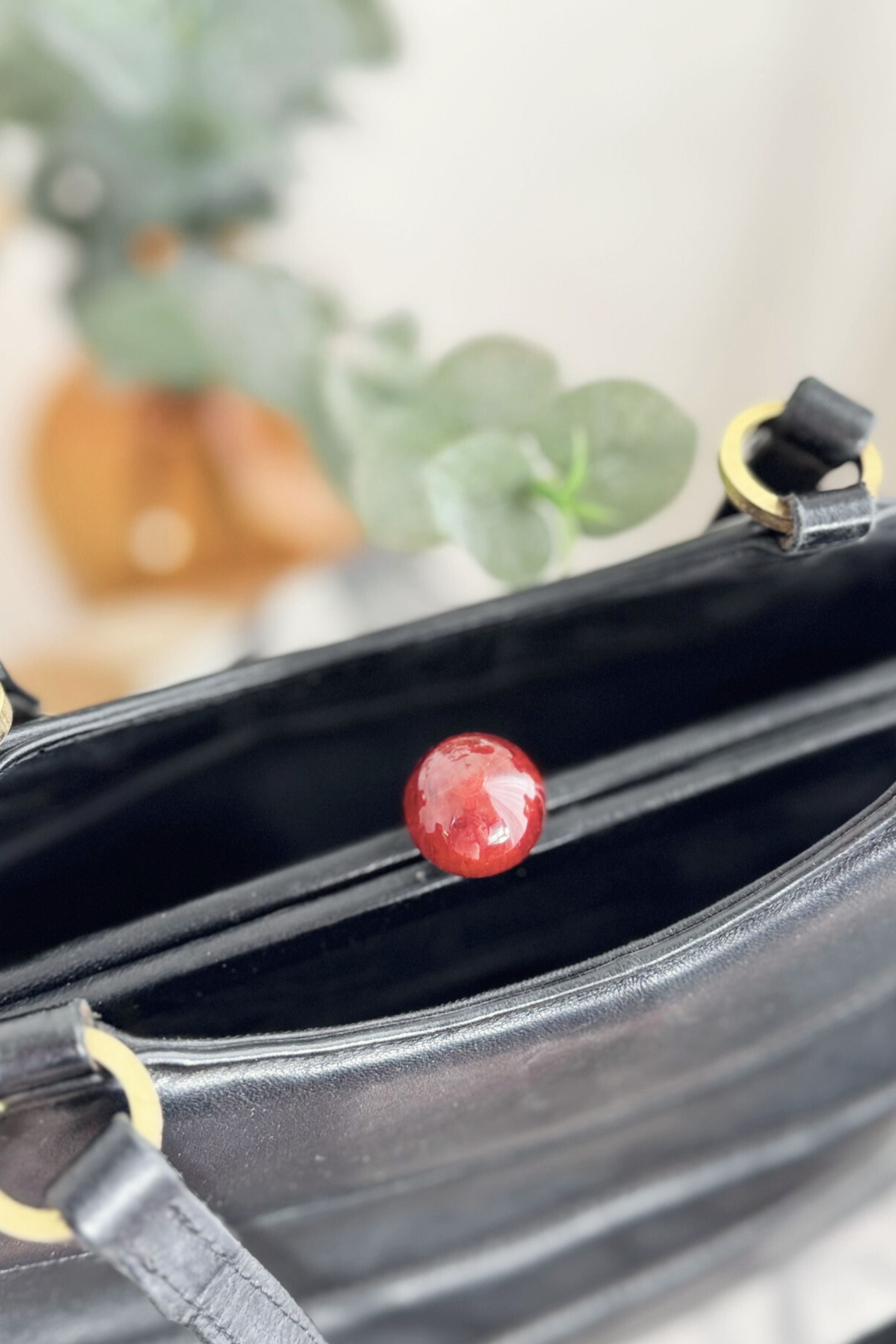 Sac à main matelassé en cuir noir