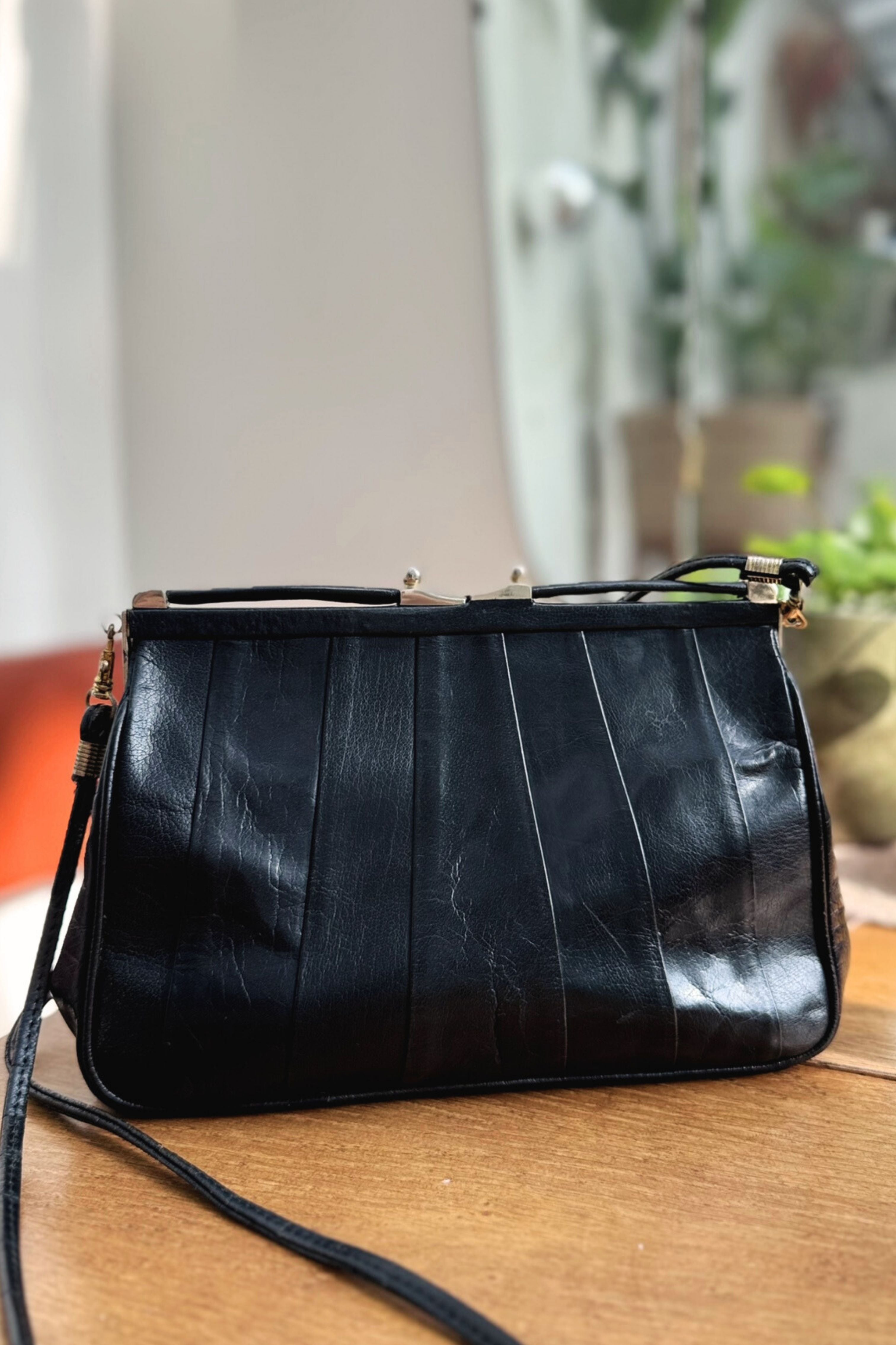 Sac à main en cuir vernis noir