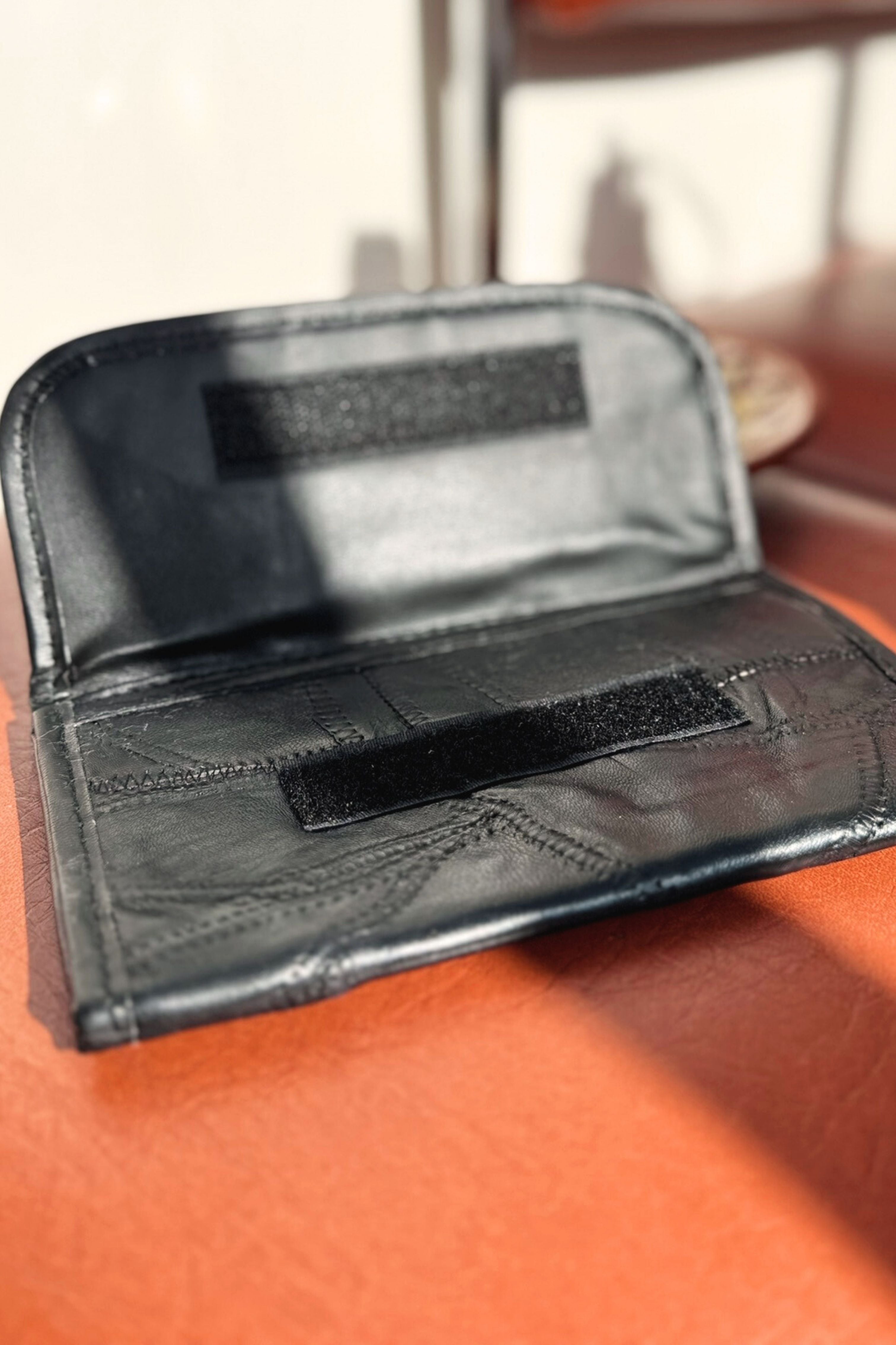 Porte carte matelassé en cuir noir