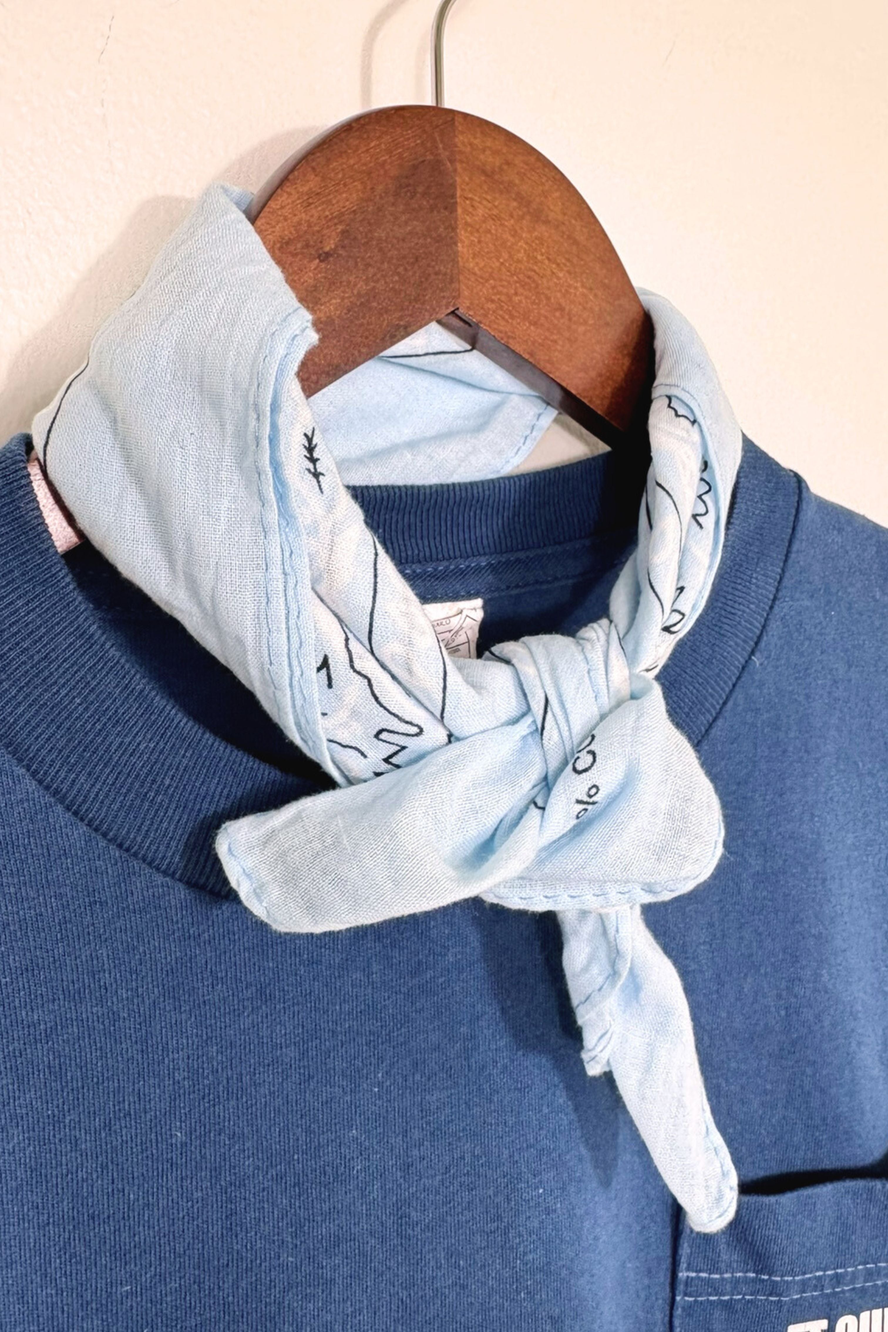 T-shirt upcyclé en coton marine et bleu ciel - Le Bashung