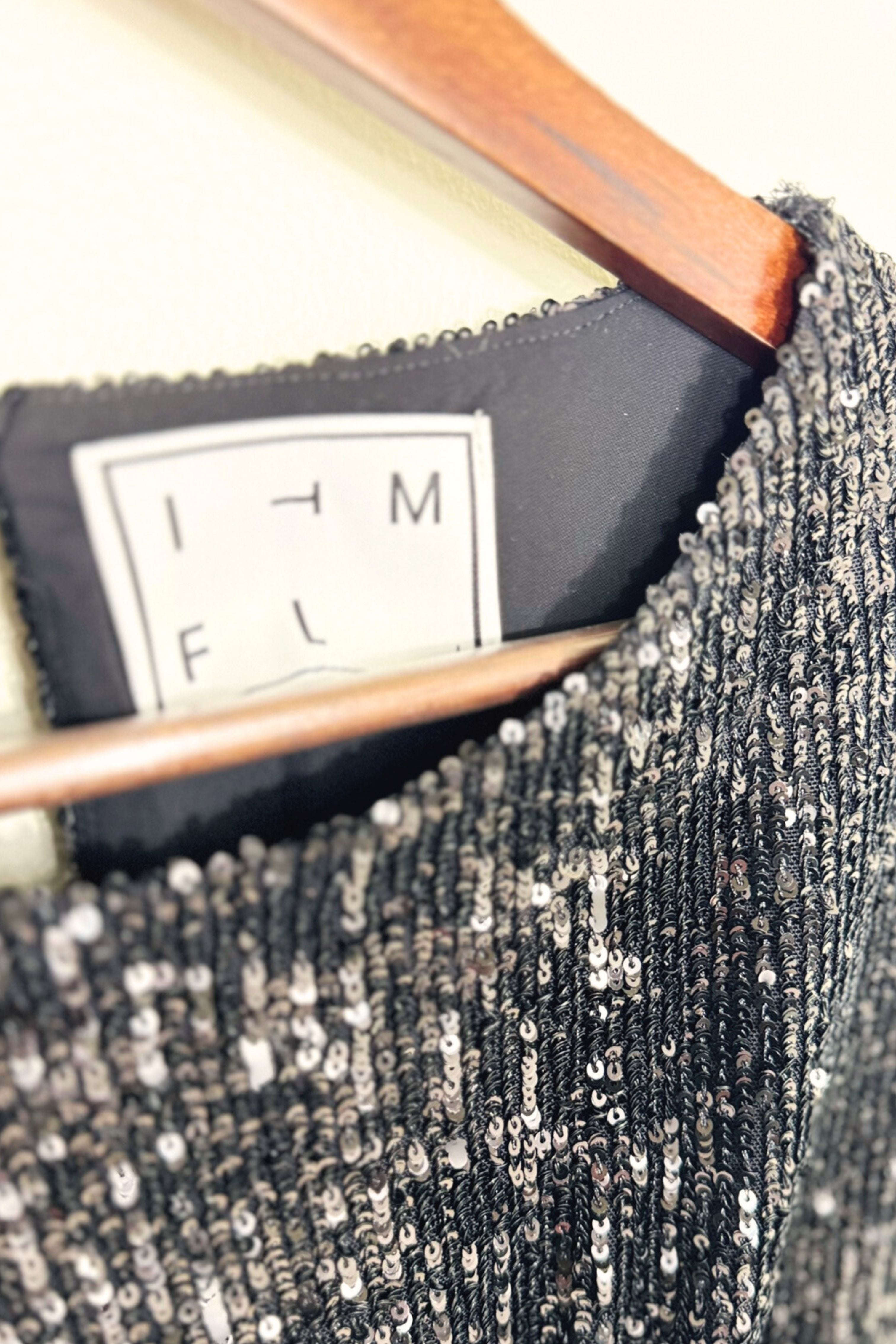 Robe courte noire avec sequins