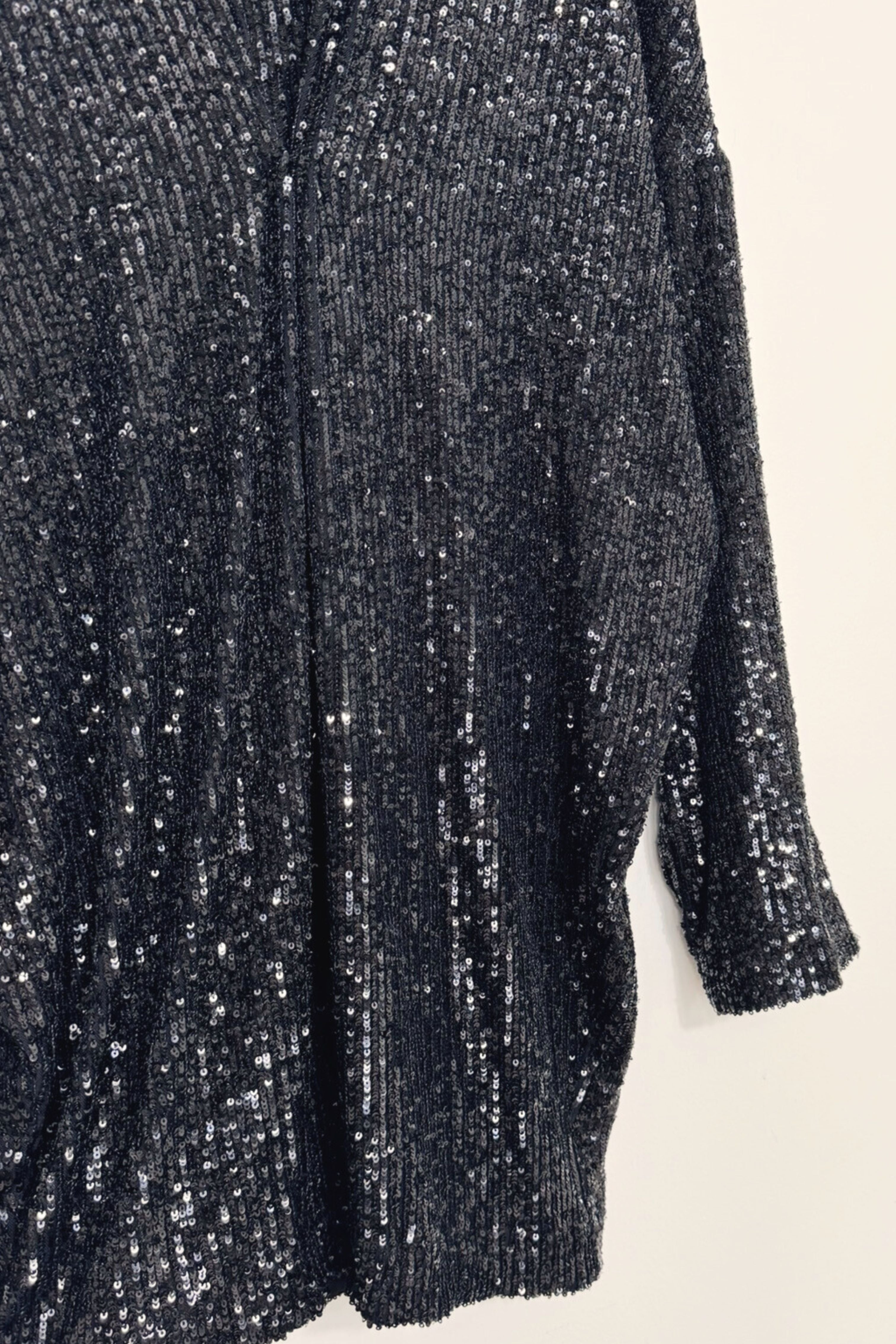 Robe courte noire avec sequins