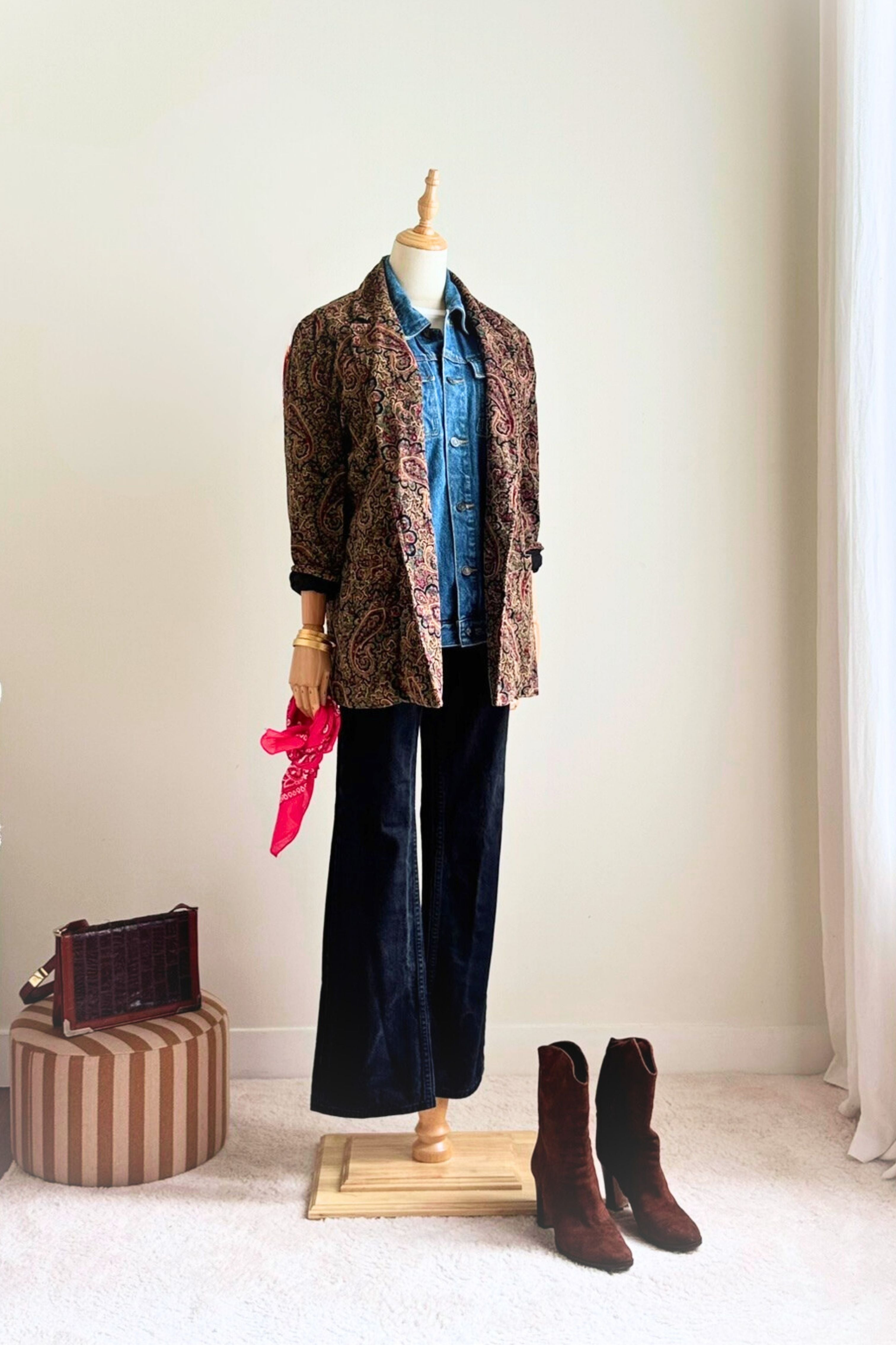 Beige embroidered velvet suit jacket