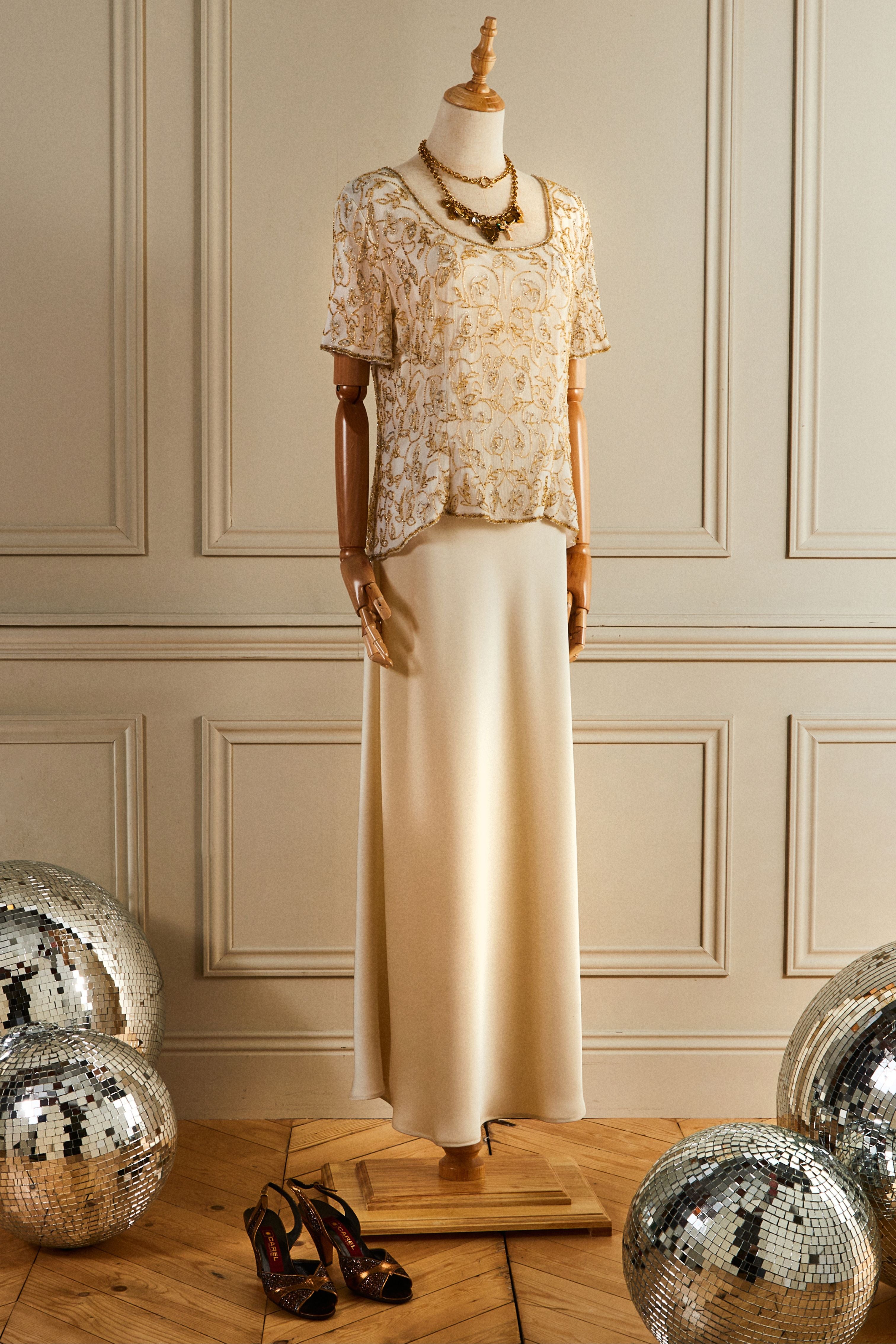 Blouse en soie brodée écrue